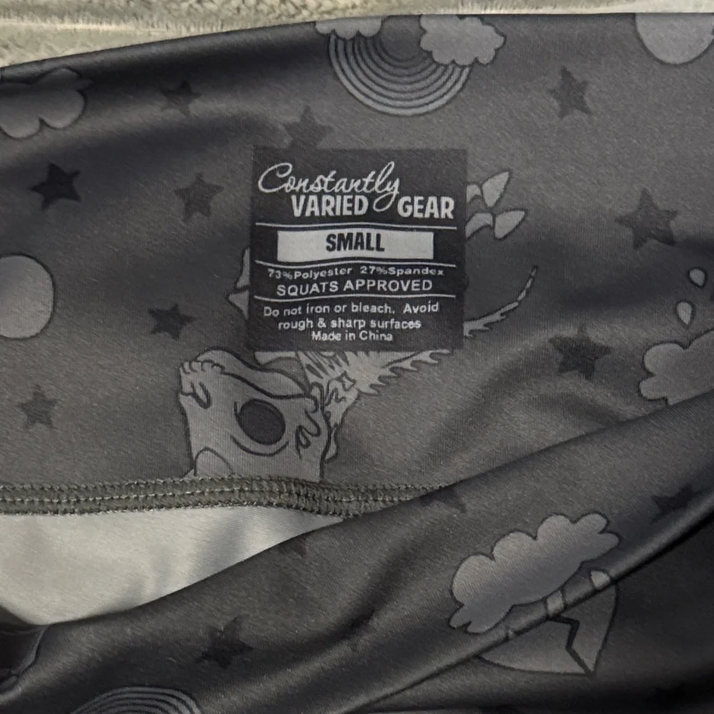 CVG Unicorn m/ Broken Heart Athletic Shorts - Picture 2 of 5